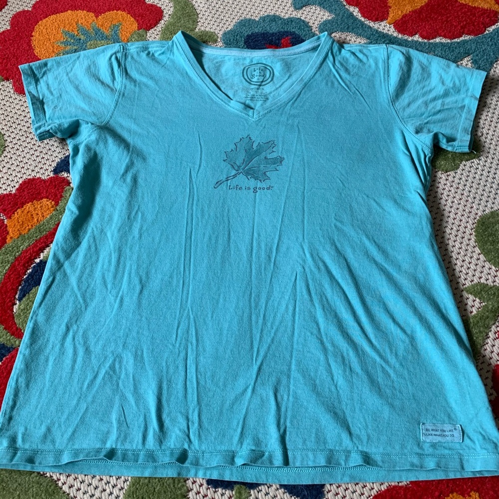 Life is Good size L Large 🍁 maple leaf top shirt